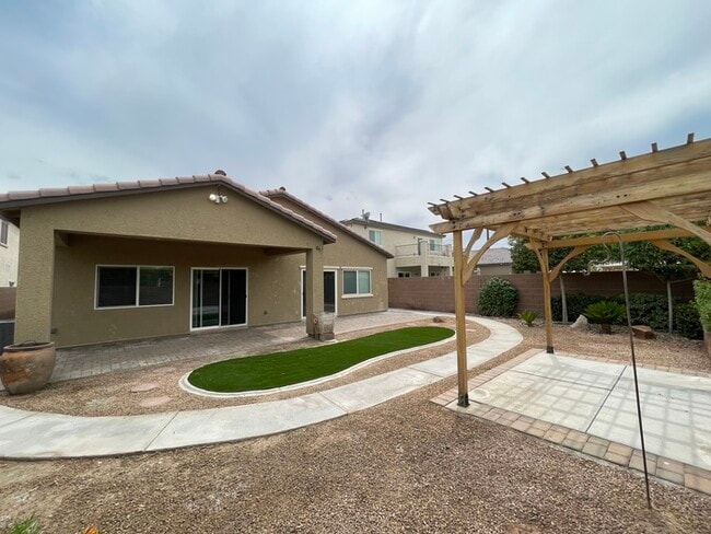 Building Photo - To schedule a viewing call Wally Fellman a...