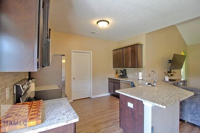 Building Photo - 50 Sunflower Cir NE