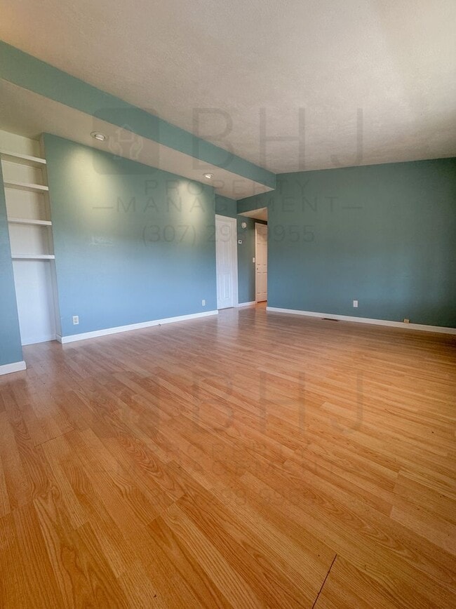 Building Photo - 4 BEDROOM / 2 BATH HOME IN SCSD1!