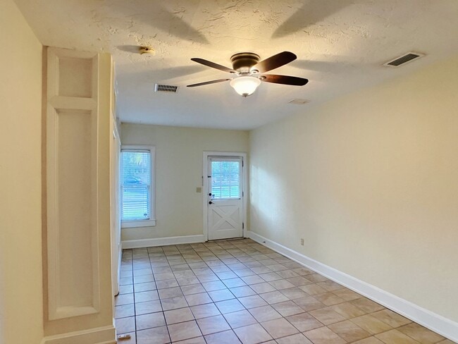 Building Photo - Margaret's Manor 917