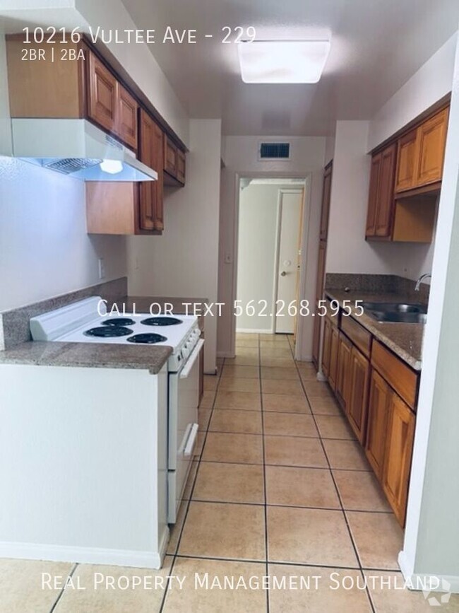 Building Photo - 2 Bedroom/ 2 Bath Spacious Apartment in Do...