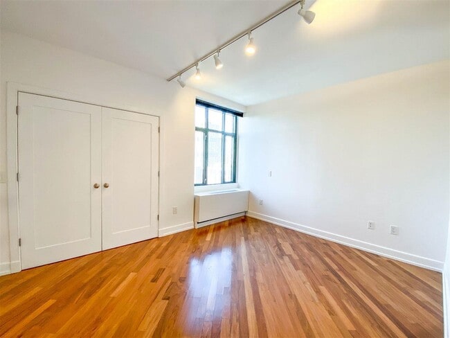 Building Photo - 105 Greene St