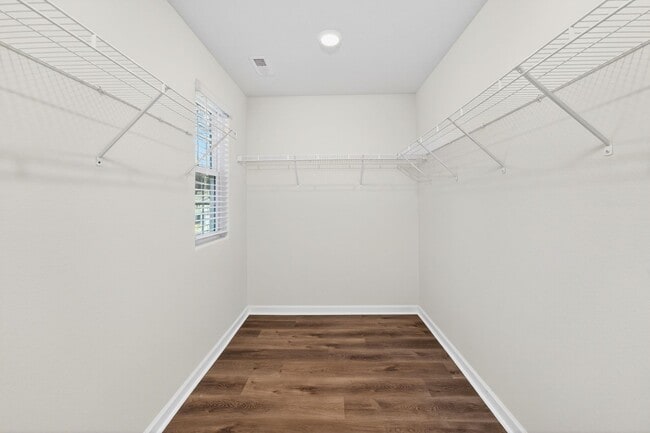 Building Photo - Available now! Stunning 3-Bedroom Home in Meredith Woods