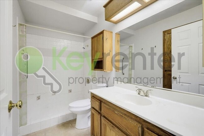 Building Photo - 2624 Walnut Ave