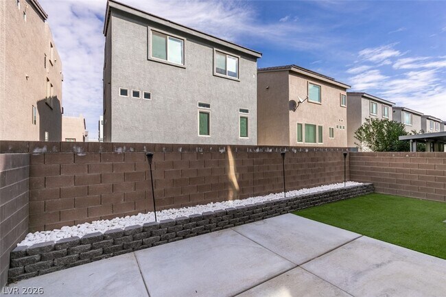 Building Photo - 8048 Haywood Estate Ave