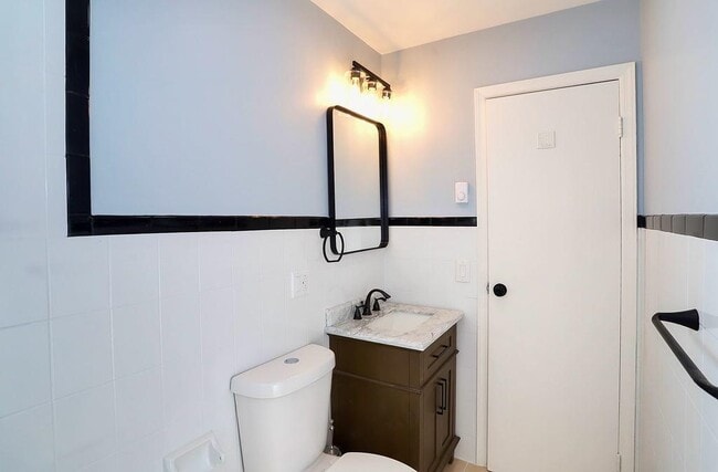 Building Photo - 502 Central Ave