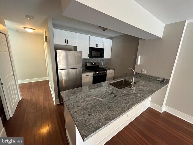 Building Photo - 1011 Princeton Pl