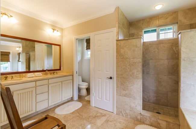 Building Photo - Estate on 1 acre 3 bedroom 2.5 baths and attached 2 car garage