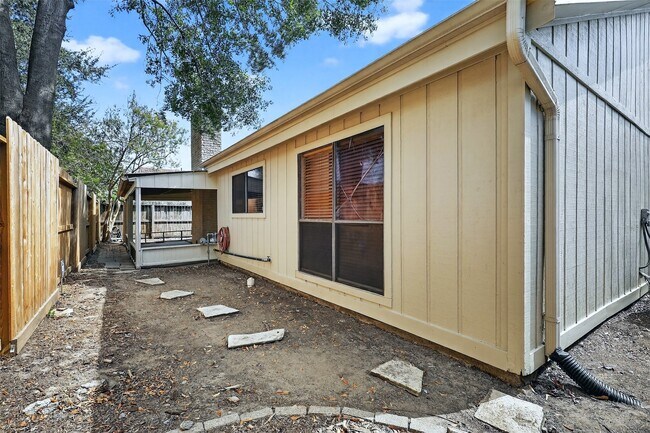 Building Photo - 6030 Gallant Forest Dr