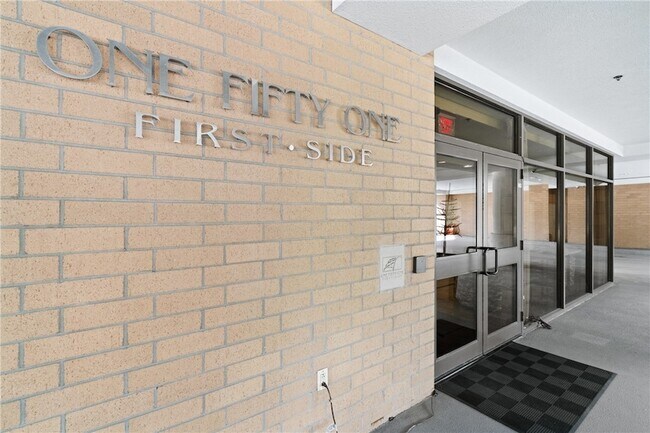 Building Photo - 151 Fort Pitt Blvd