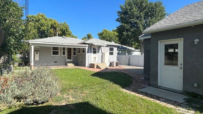 Large Backyard - 1533 N Ontario St