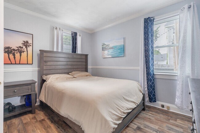 Building Photo - Welcome to this beautifully maintained 4-b...