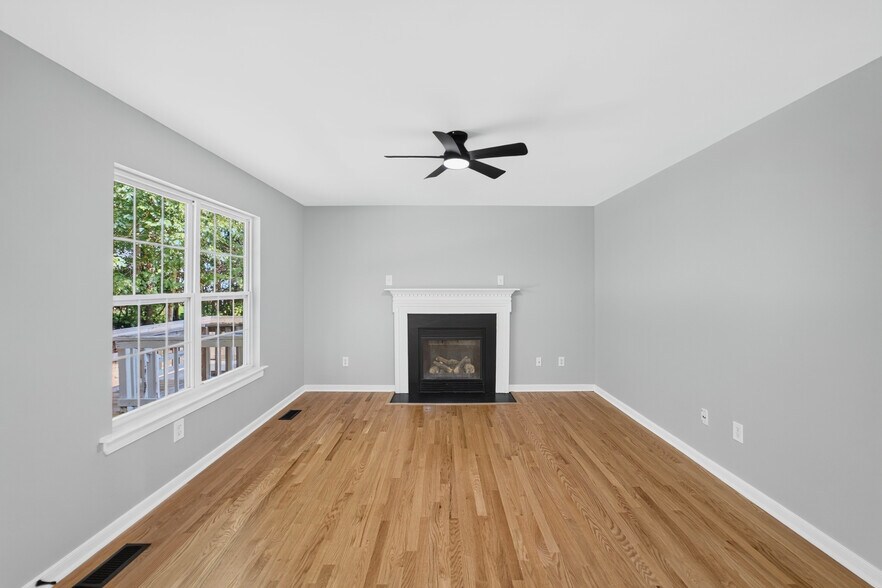 Building Photo - 5806 Garden Ridge Rd