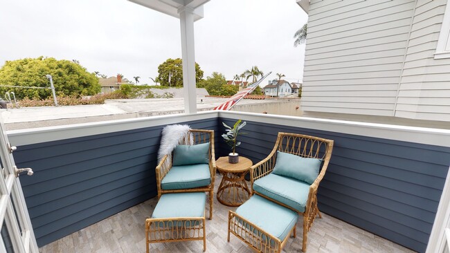 Building Photo - Modern Coastal Living in this 4 Bedroom ho...