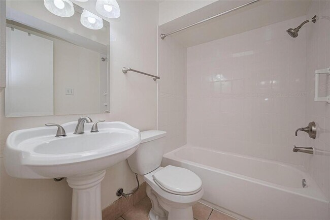 Building Photo - 13040 Trail Hollow Dr