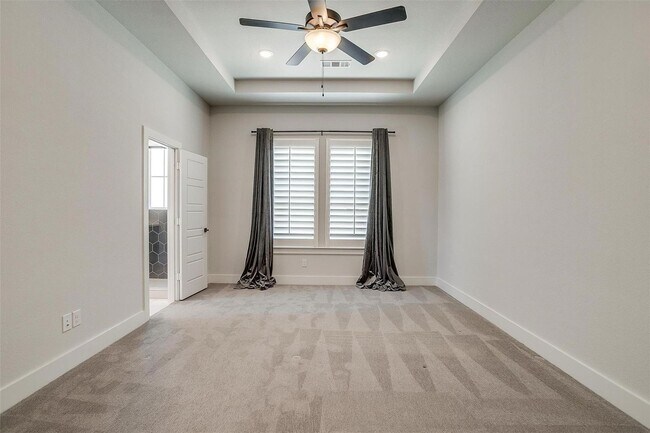 Building Photo - Stylish, Upgraded 3-bedroom, 2.5 bathroom ...