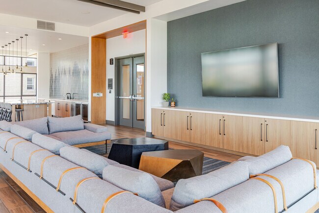 Building Photo - 238 13th St