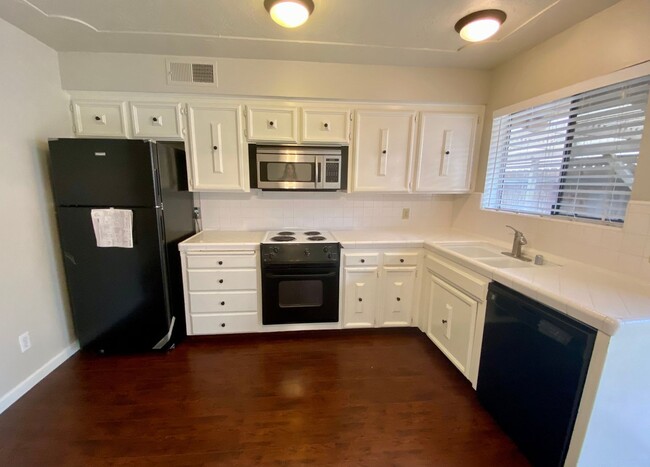 Building Photo - $1,635- New Reduced Price!  Millbrook & Sh...