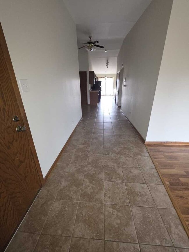 Building Photo - 9950 Treetop Dr