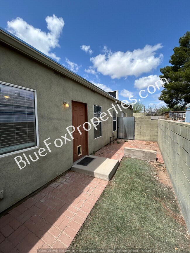 Building Photo - 2201 N Sparkman-Unit 2