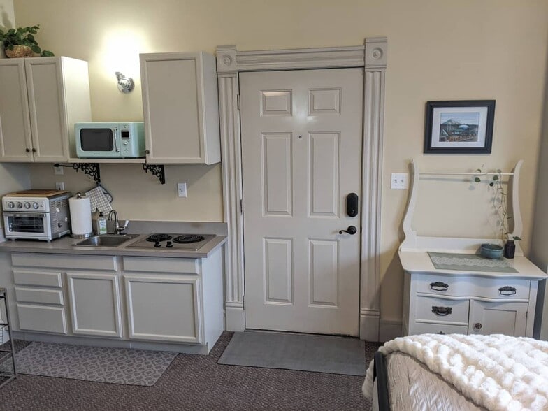 Building Photo - 1910 S G St