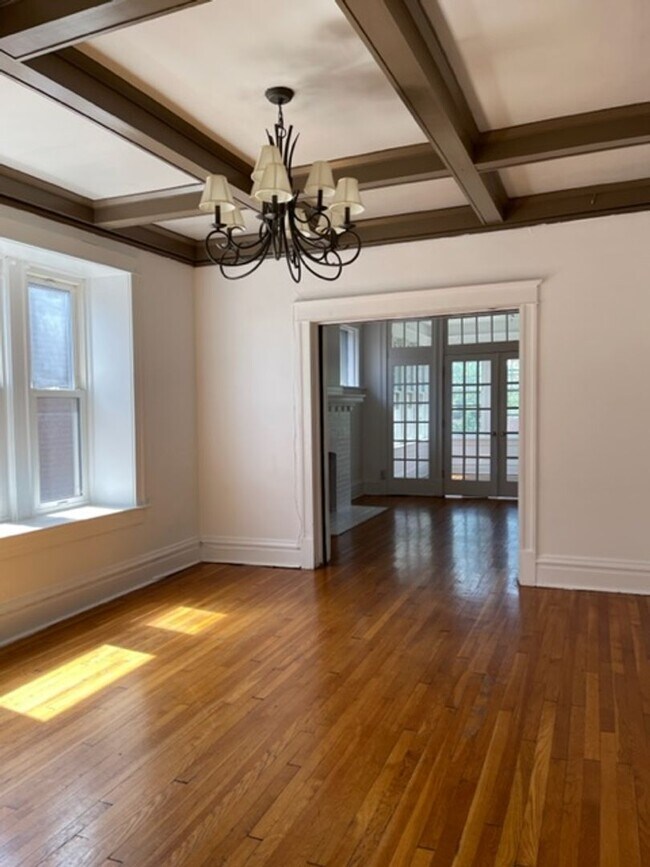 Building Photo - 6025 Pershing Ave