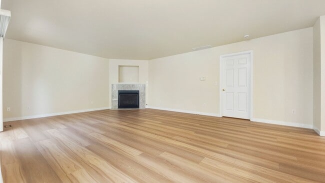 Building Photo - Spacious Mukilteo Duplex with Modern Upgrades