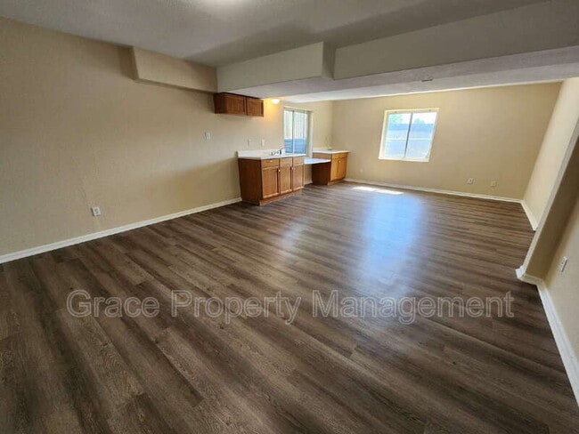 Building Photo - 553 Arbor Dr
