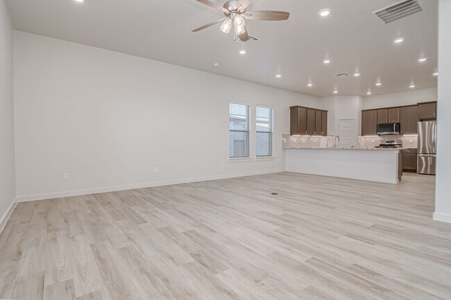Building Photo - 2060 Acacia Ln