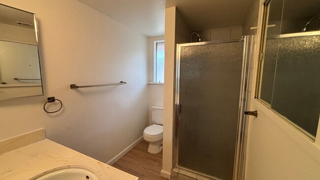 Building Photo - Central Hemet - Three Bedroom, Two Bathroo...