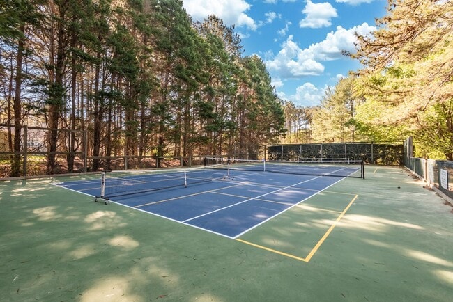 Building Photo - **Applications Pending** Charming Home on Large Lot in Chapel Hill!