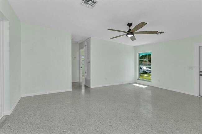 Building Photo - 1611 Sheehan Blvd