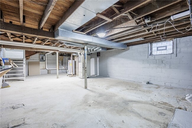 Building Photo - 35 Lawton St