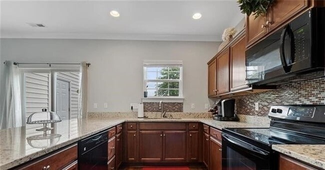 Building Photo - Spacious 3BR/2 BA Townhome Located in Caba...