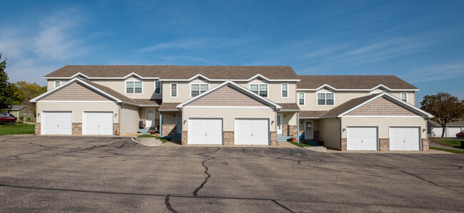 Building Photo - 610 N Aspen Ct