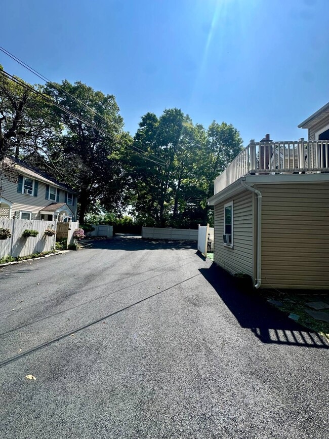 Building Photo - 80 Cedarhurst Ave