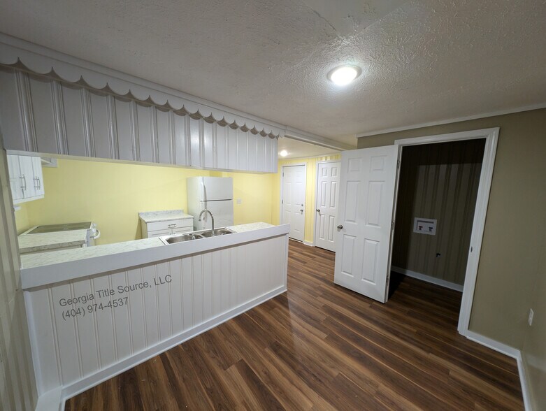 Building Photo - 364 Chattahoochee St