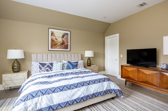 Building Photo - 55 Floyd St