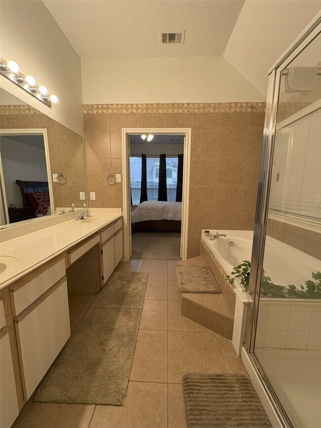 Building Photo - 2230 Laurel Oaks Dr