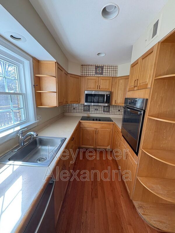 Building Photo - 8239 Dr Craik Ct