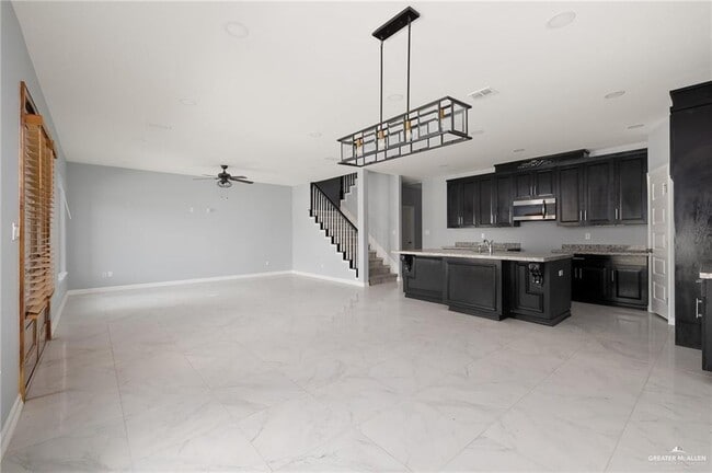 Building Photo - 11 N Crown Ln