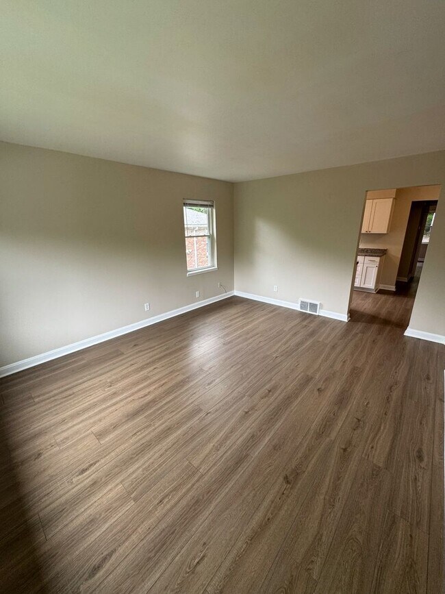 Building Photo - 2711 Brownsboro Rd