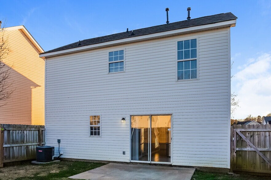 Building Photo - 2914 Pirates Pl