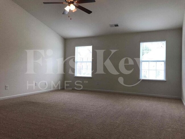 Building Photo - 3283 Grandview Club Rd