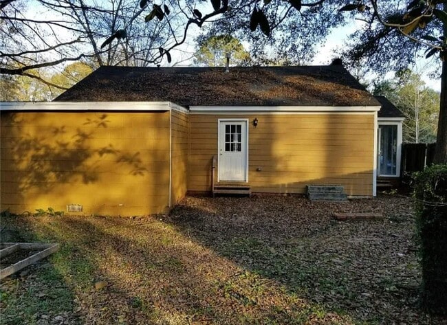 Building Photo - 3338 S Hull St