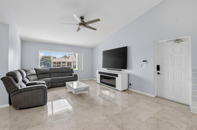 Building Photo - 13770 Oneida Dr