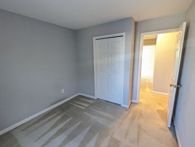 Building Photo - END UNIT townhouse in Ballenger Creek neig...