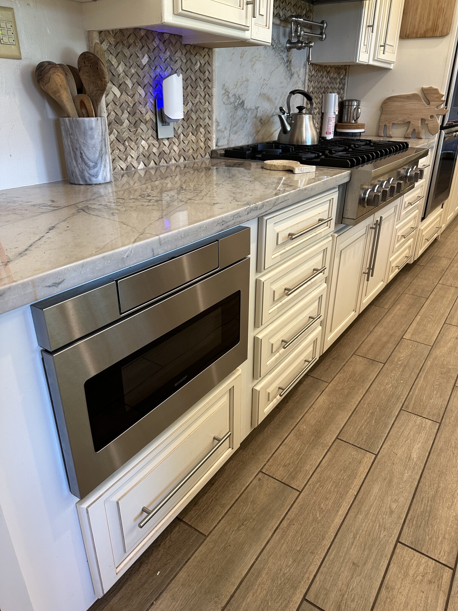 Additional counter space - 317 W Banbury Dr