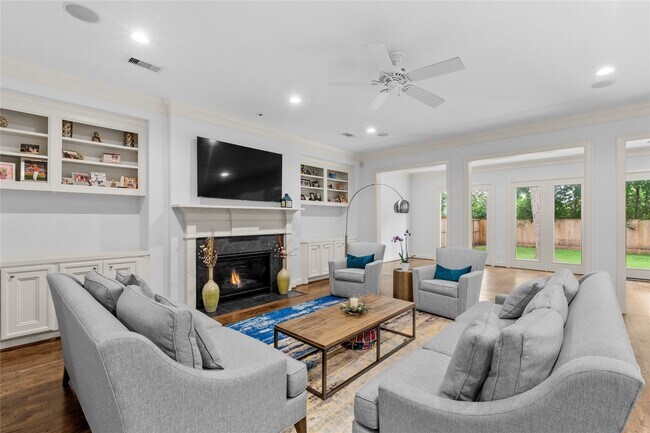 Building Photo - 6404 Community Dr