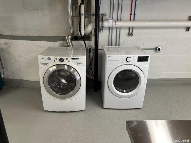 Building Photo - 5 Carlton Ave